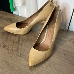 Aldo Beige Tan Leather Closed Toe Heels - US 7.5